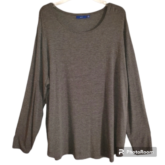 Apt. 9 Tops - SOLD APT. 9 Round Neckline Longsleeve Top Grey Silver 2X (EUC)